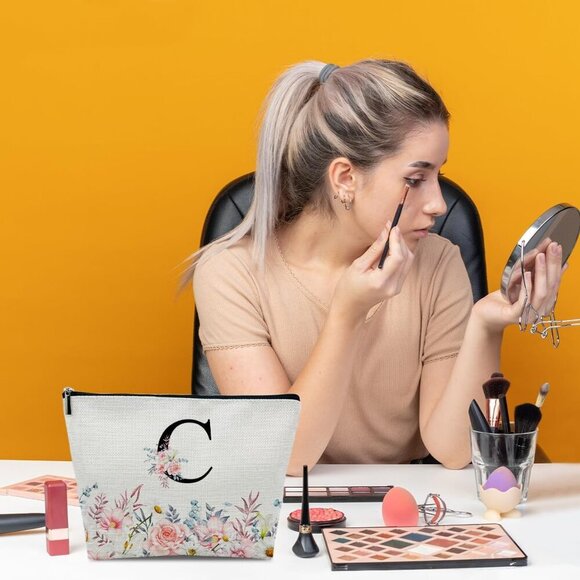 Letter Makeup Bag A-Z Personalized Makeup Bag with Initials Birthday Gifts for W - Picture 5 of 5